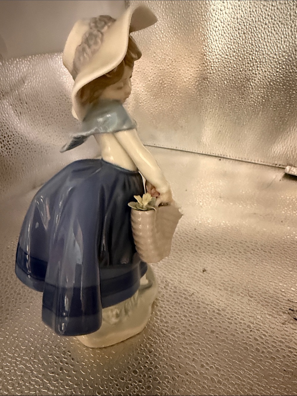 Lladro  Amazing Pretty Pickings Figurine - Picture 10 of 16